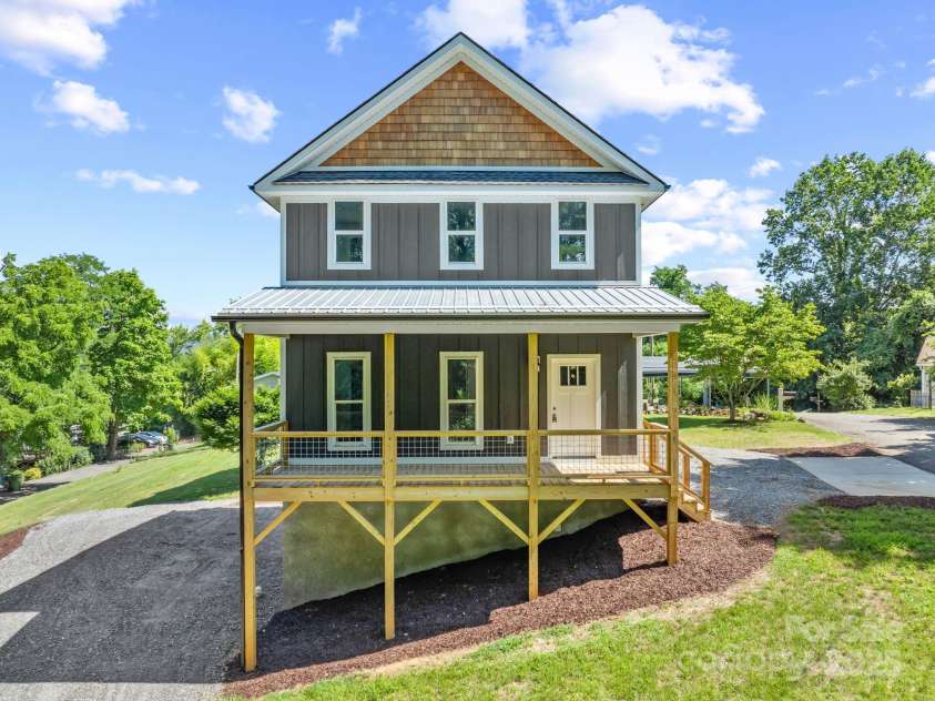 35 Lowe Avenue, Asheville, NC 28803.  MLS# CAR4275879, YatesRealty ID 32818. 