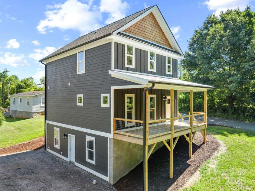 35 Lowe Avenue, Asheville, NC 28803.  MLS# CAR4275879, YatesRealty ID 32818. 