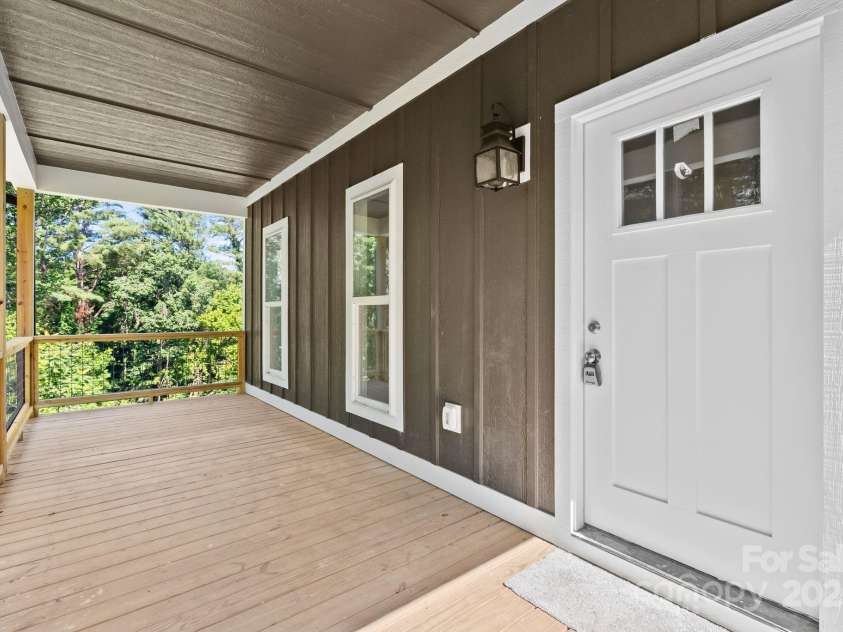 35 Lowe Avenue, Asheville, NC 28803.  MLS# CAR4275879, YatesRealty ID 32818. 