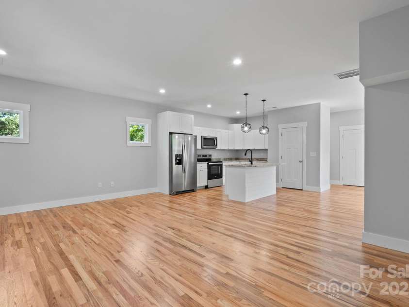 35 Lowe Avenue, Asheville, NC 28803.  MLS# CAR4275879, YatesRealty ID 32818. 