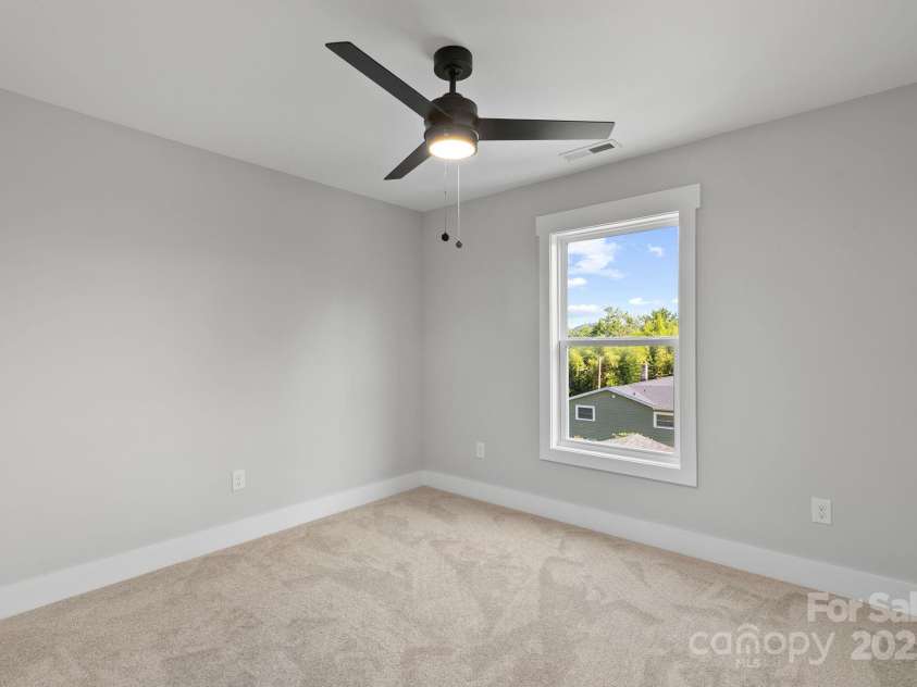 35 Lowe Avenue, Asheville, NC 28803.  MLS# CAR4275879, YatesRealty ID 32818. 