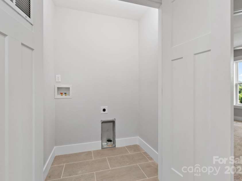 35 Lowe Avenue, Asheville, NC 28803.  MLS# CAR4275879, YatesRealty ID 32818. 