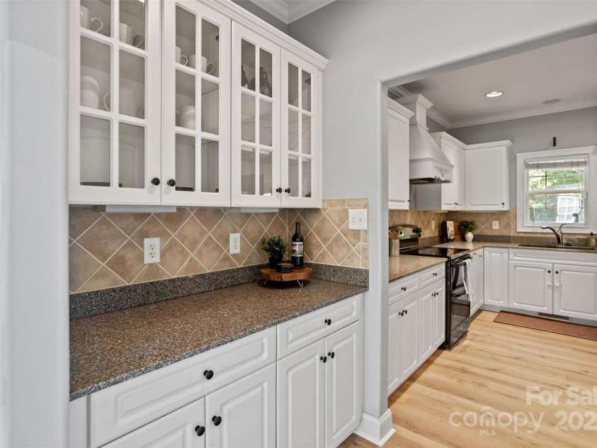 1677 Shetland Lane, Rock Hill, SC 29730.  MLS# CAR4275506, YatesRealty ID 32819. Butler's Pantry