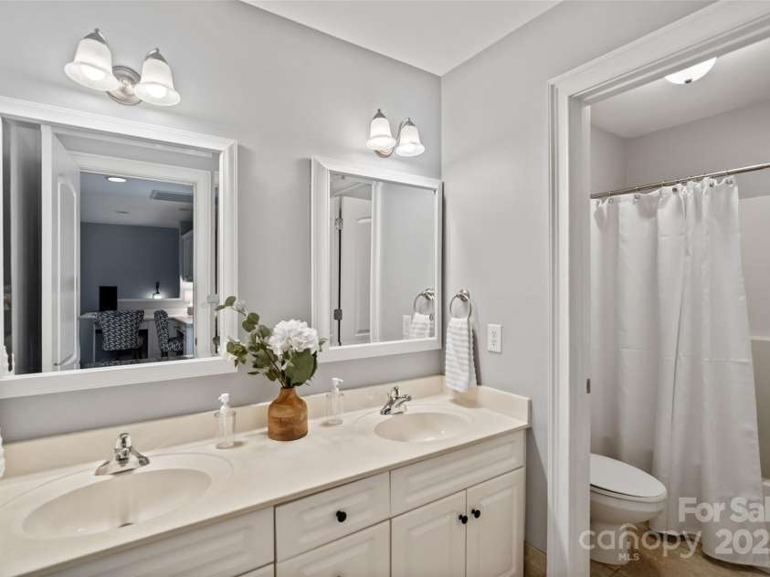 1677 Shetland Lane, Rock Hill, SC 29730.  MLS# CAR4275506, YatesRealty ID 32819. Guest bath