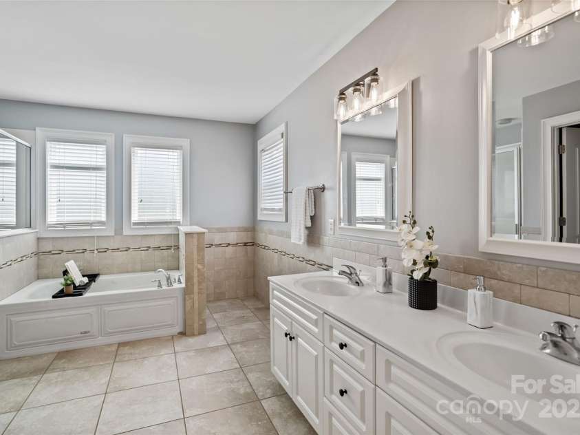 1677 Shetland Lane, Rock Hill, SC 29730.  MLS# CAR4275506, YatesRealty ID 32819. Primary bath