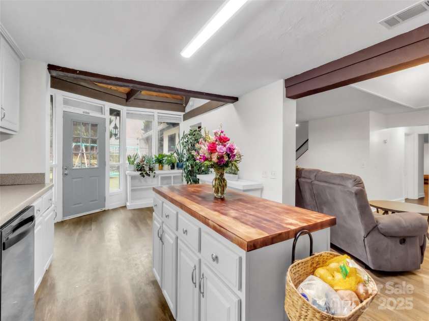 126 Arrowwood Way, Canton, NC 28716.  MLS# CAR4319990, YatesRealty ID 3282. 