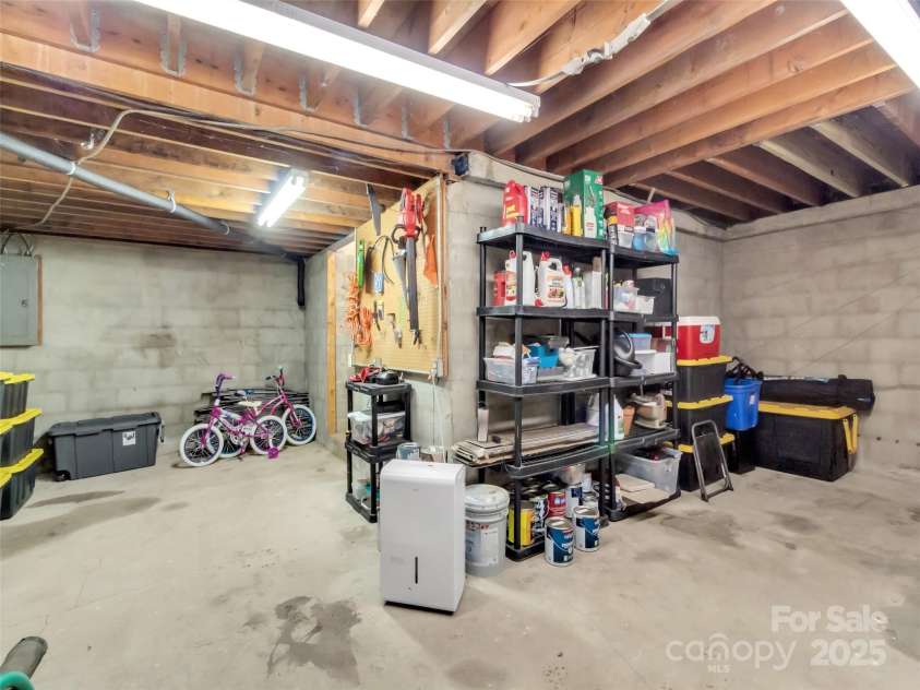 126 Arrowwood Way, Canton, NC 28716.  MLS# CAR4319990, YatesRealty ID 3282. 