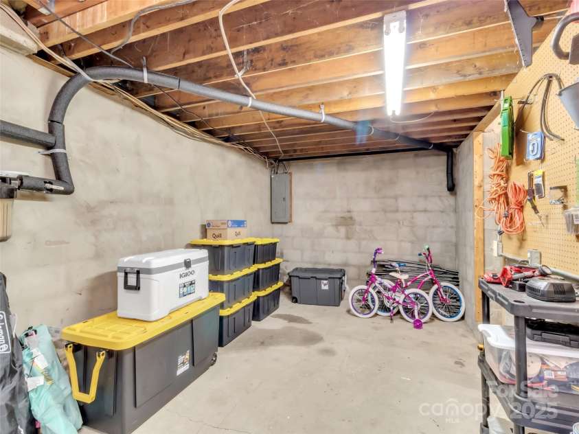 126 Arrowwood Way, Canton, NC 28716.  MLS# CAR4319990, YatesRealty ID 3282. 