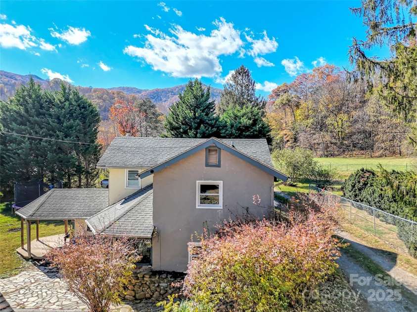 126 Arrowwood Way, Canton, NC 28716.  MLS# CAR4319990, YatesRealty ID 3282. 