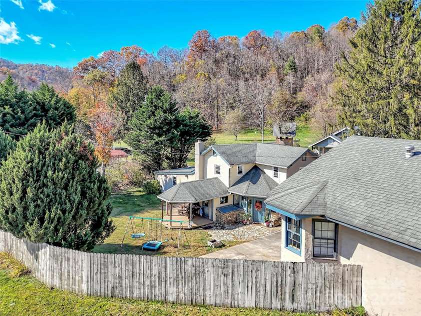 126 Arrowwood Way, Canton, NC 28716.  MLS# CAR4319990, YatesRealty ID 3282. 