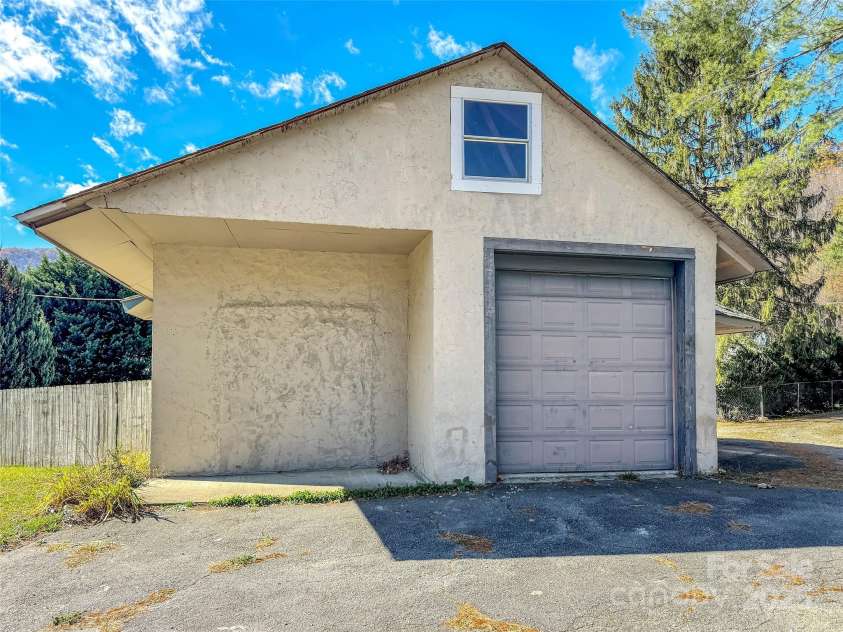 126 Arrowwood Way, Canton, NC 28716.  MLS# CAR4319990, YatesRealty ID 3282. 