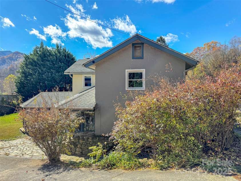 126 Arrowwood Way, Canton, NC 28716.  MLS# CAR4319990, YatesRealty ID 3282. 