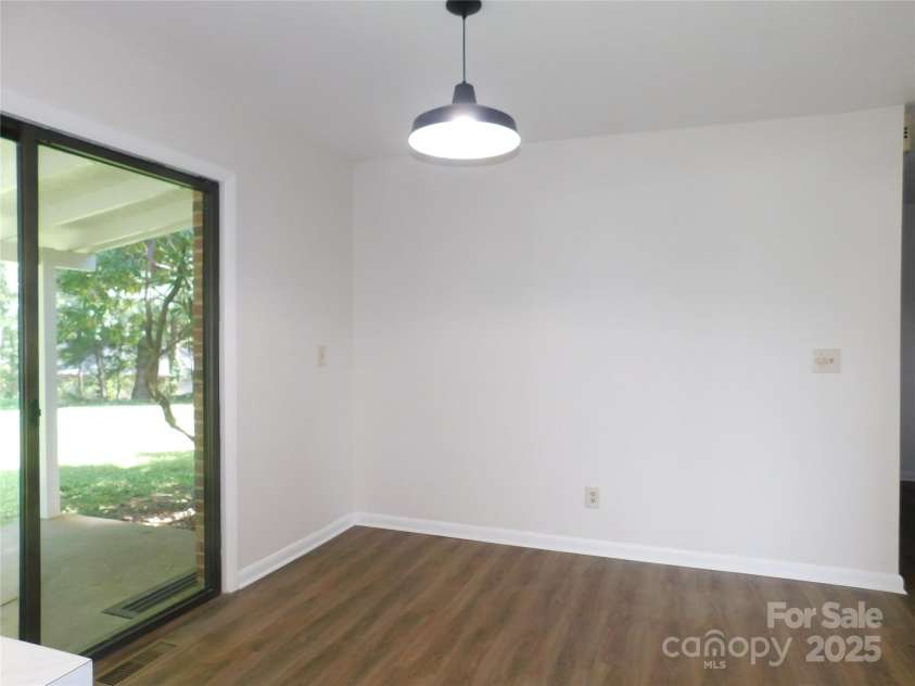 125 Fulton Drive, Hendersonville, NC 28792.  MLS# CAR4292977, YatesRealty ID 32820. Dining Room