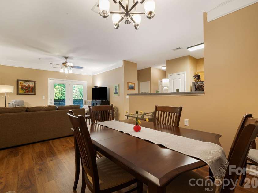 111 Appeldoorn Circle, Asheville, NC 28803.  MLS# CAR4397274, YatesRealty ID 32823. Dining area / great room