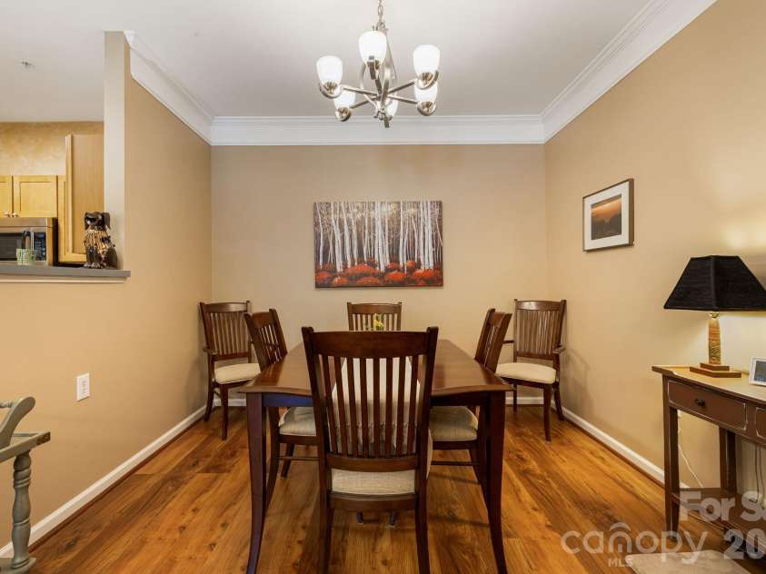 111 Appeldoorn Circle, Asheville, NC 28803.  MLS# CAR4397274, YatesRealty ID 32823. Dining area / great room