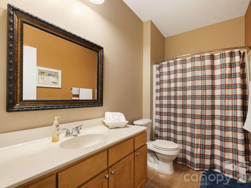 111 Appeldoorn Circle, Asheville, NC 28803.  MLS# CAR4397274, YatesRealty ID 32823. Hall bath