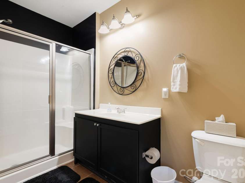 111 Appeldoorn Circle, Asheville, NC 28803.  MLS# CAR4397274, YatesRealty ID 32823. Primary bathroom