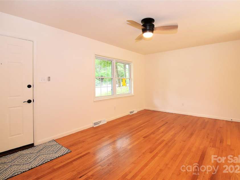 210 Melody Circle, Swannanoa, NC 28778.  MLS# CAR4284321, YatesRealty ID 32823. 