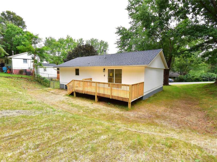 210 Melody Circle, Swannanoa, NC 28778.  MLS# CAR4284321, YatesRealty ID 32823. 