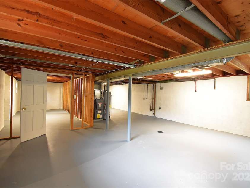 210 Melody Circle, Swannanoa, NC 28778.  MLS# CAR4284321, YatesRealty ID 32823. 