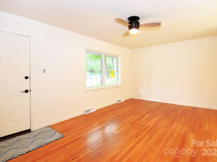 210 Melody Circle, Swannanoa, NC 28778.  MLS# CAR4284321, YatesRealty ID 32823. 