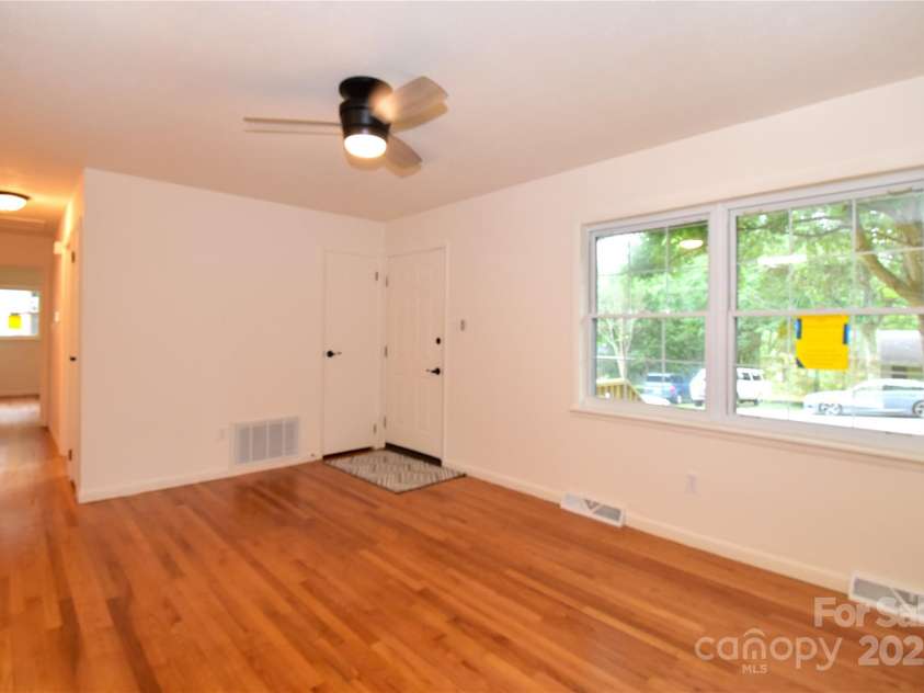 210 Melody Circle, Swannanoa, NC 28778.  MLS# CAR4284321, YatesRealty ID 32823. 