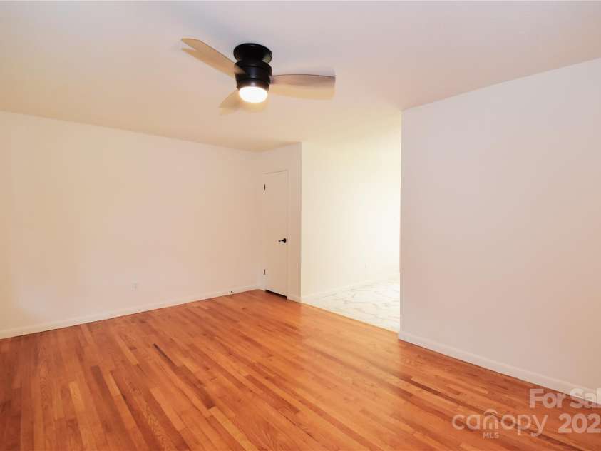 210 Melody Circle, Swannanoa, NC 28778.  MLS# CAR4284321, YatesRealty ID 32823. 