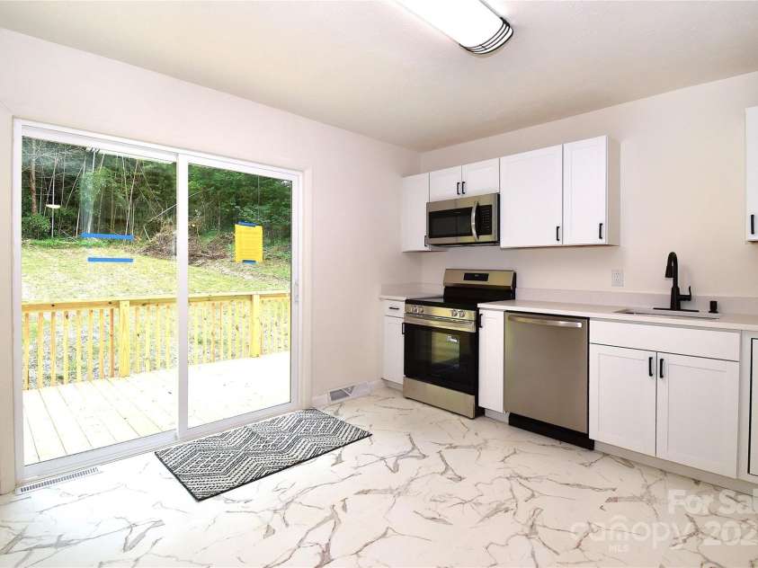 210 Melody Circle, Swannanoa, NC 28778.  MLS# CAR4284321, YatesRealty ID 32823. 