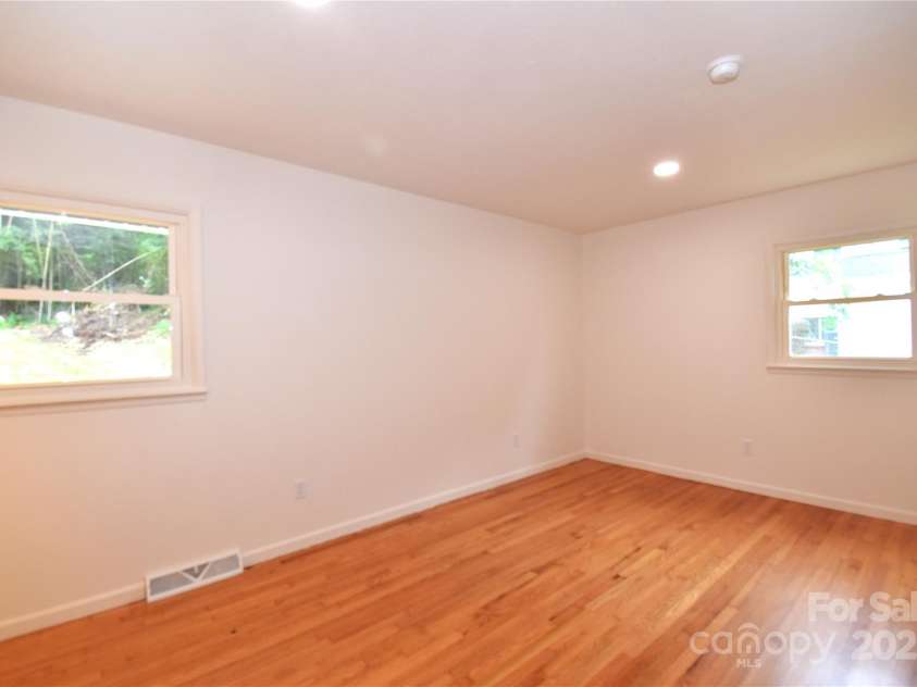 210 Melody Circle, Swannanoa, NC 28778.  MLS# CAR4284321, YatesRealty ID 32823. 