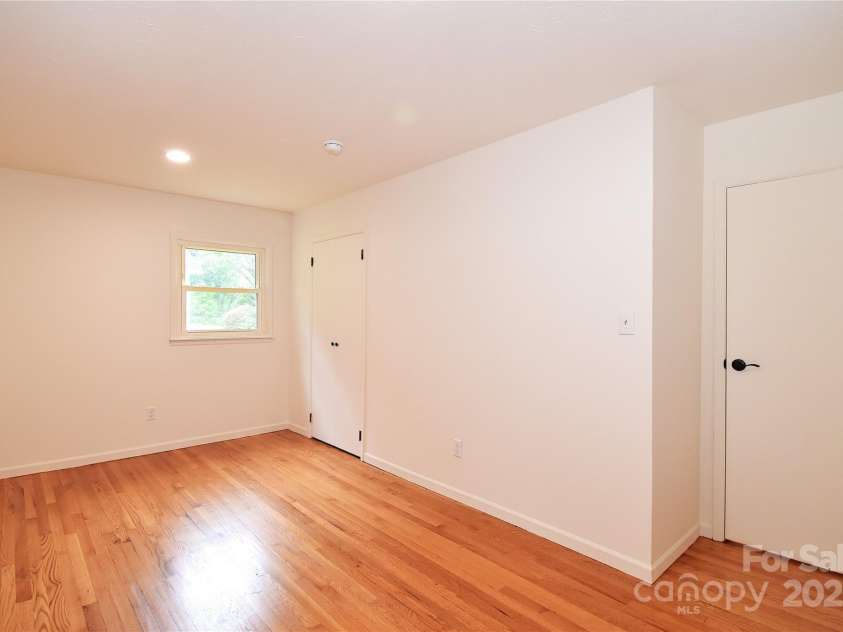 210 Melody Circle, Swannanoa, NC 28778.  MLS# CAR4284321, YatesRealty ID 32823. 