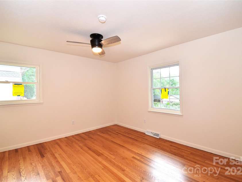 210 Melody Circle, Swannanoa, NC 28778.  MLS# CAR4284321, YatesRealty ID 32823. 