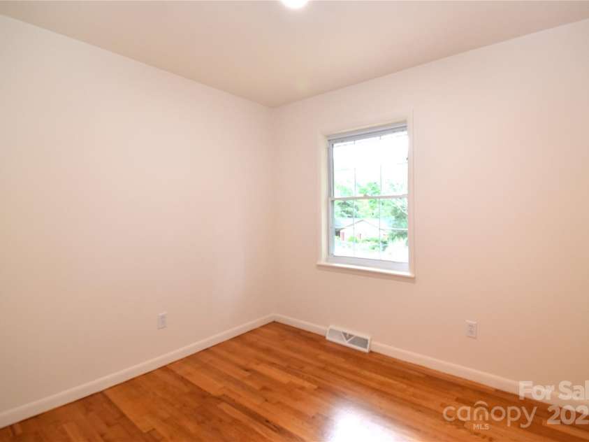 210 Melody Circle, Swannanoa, NC 28778.  MLS# CAR4284321, YatesRealty ID 32823. 