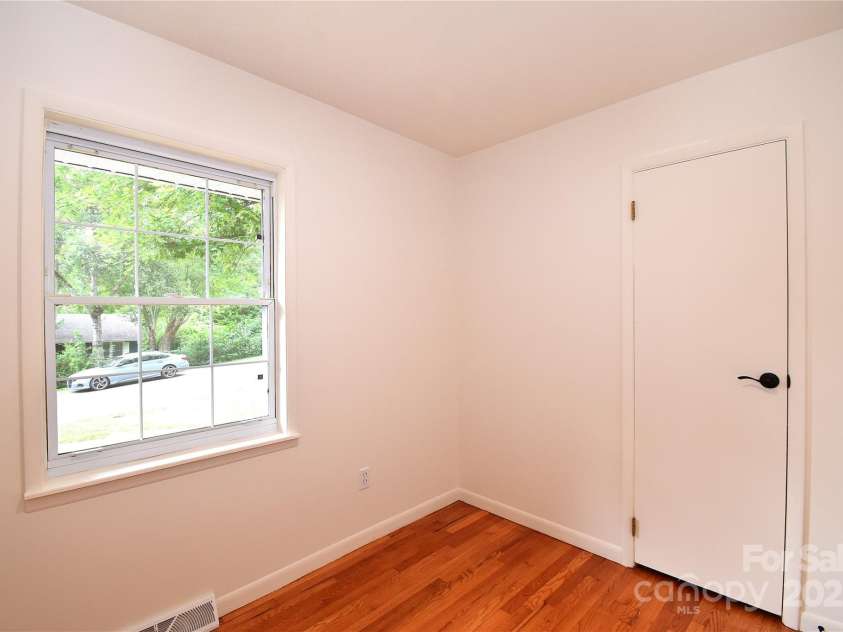 210 Melody Circle, Swannanoa, NC 28778.  MLS# CAR4284321, YatesRealty ID 32823. 