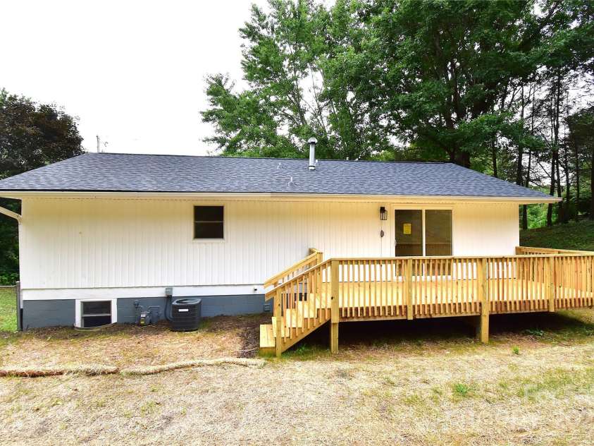 210 Melody Circle, Swannanoa, NC 28778.  MLS# CAR4284321, YatesRealty ID 32823. 