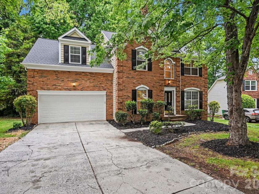 4619 Kirkgard Trail, Charlotte, NC 28269.  MLS# CAR4390079, YatesRealty ID 32825. 