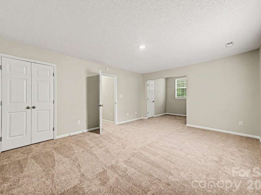 4619 Kirkgard Trail, Charlotte, NC 28269.  MLS# CAR4390079, YatesRealty ID 32825. 