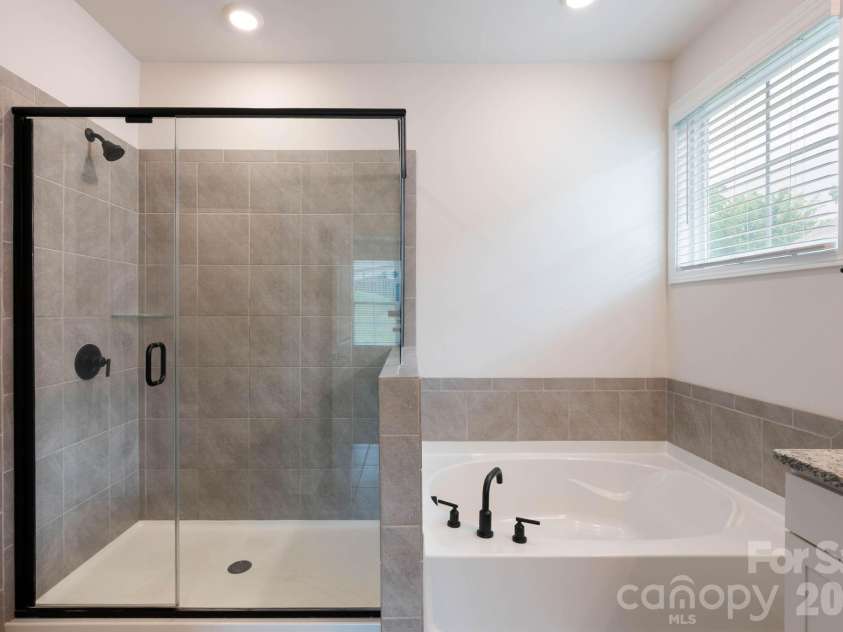 4229 Millstream Road, Denver, NC 28037.  MLS# CAR4385148, YatesRealty ID 32826. Primary Bath