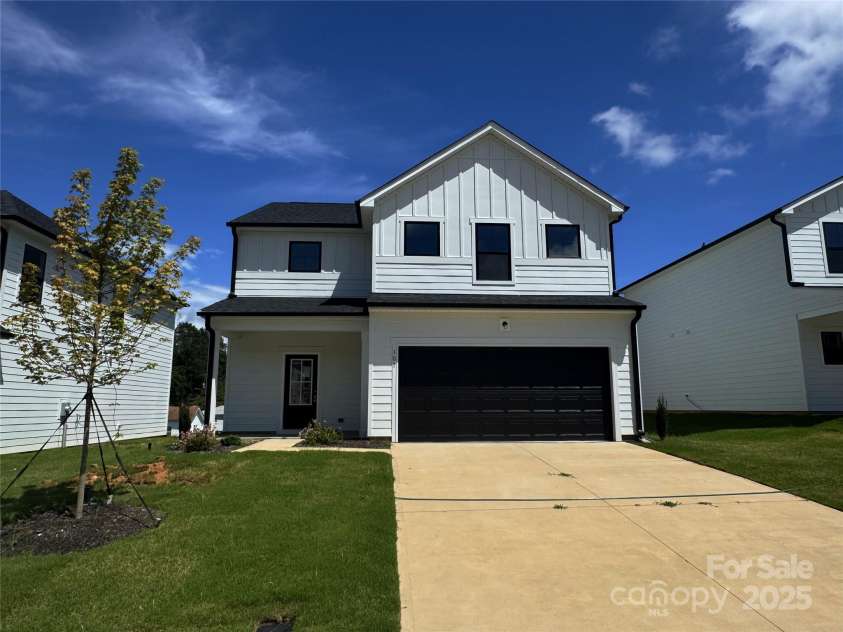 107 Silverwood Court, Mooresville, NC 28115.  MLS# CAR4279215, YatesRealty ID 32827. 107 Silverwood Front