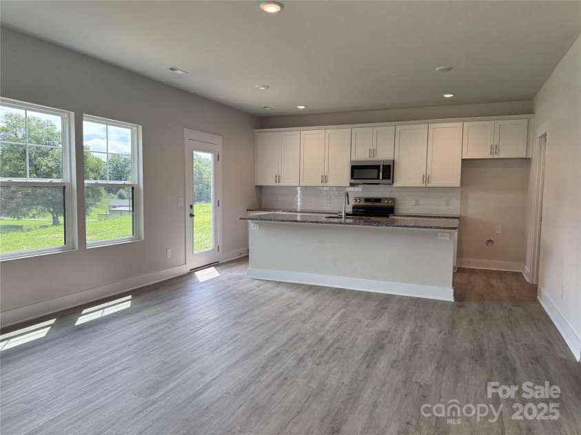 107 Silverwood Court, Mooresville, NC 28115.  MLS# CAR4279215, YatesRealty ID 32827. Dining to Kitchen