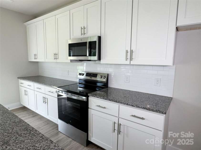 107 Silverwood Court, Mooresville, NC 28115.  MLS# CAR4279215, YatesRealty ID 32827. Kitchen
