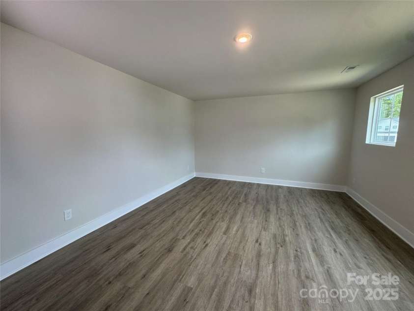 107 Silverwood Court, Mooresville, NC 28115.  MLS# CAR4279215, YatesRealty ID 32827. Primary Bedroom