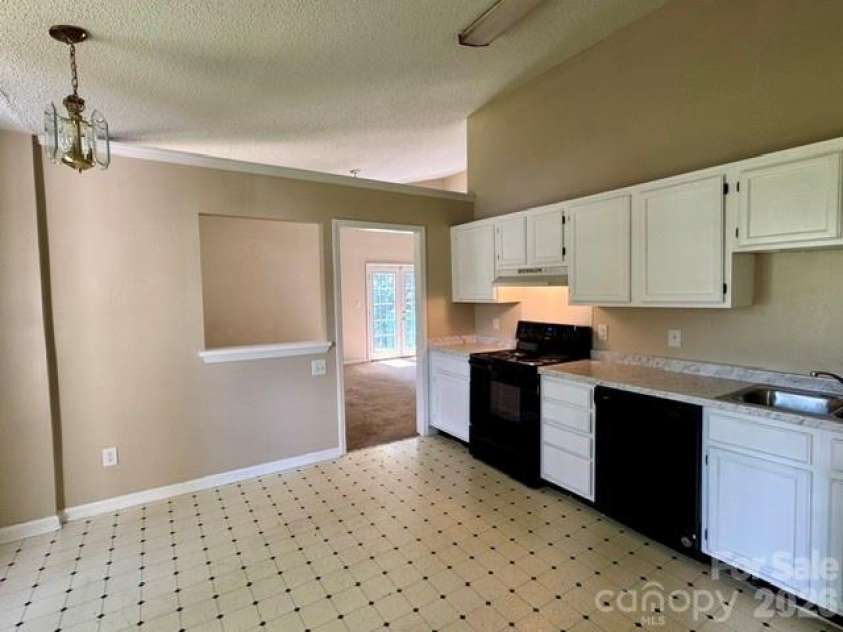 8029 Glencannon Drive, Charlotte, NC 28227.  MLS# CAR4396976, YatesRealty ID 32827. 