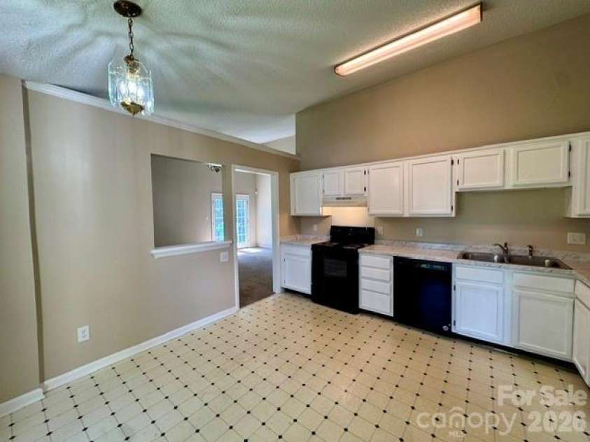 8029 Glencannon Drive, Charlotte, NC 28227.  MLS# CAR4396976, YatesRealty ID 32827. 