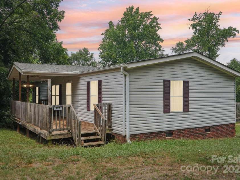 120 Rose Street, Gaffney, SC 29340.  MLS# CAR4281240, YatesRealty ID 32829. 