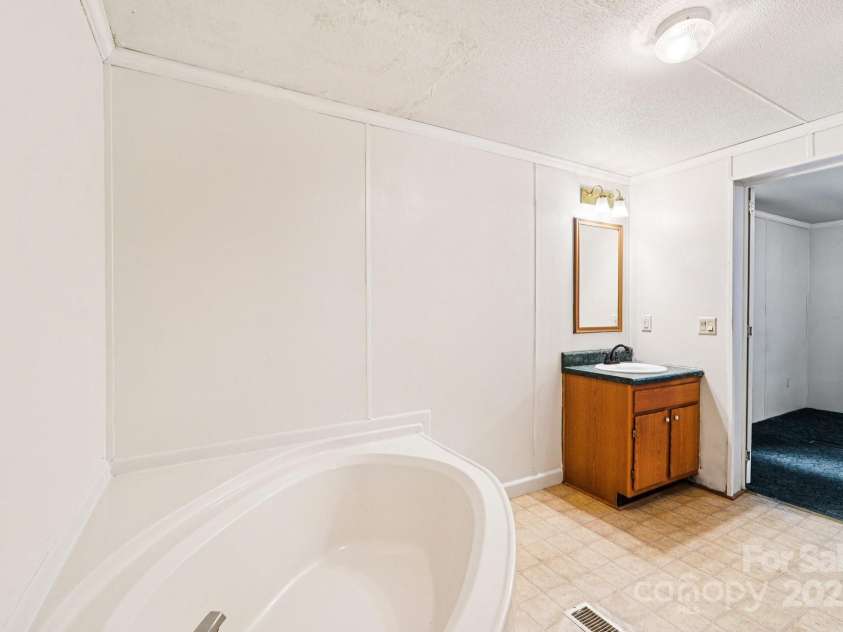 120 Rose Street, Gaffney, SC 29340.  MLS# CAR4281240, YatesRealty ID 32829. 