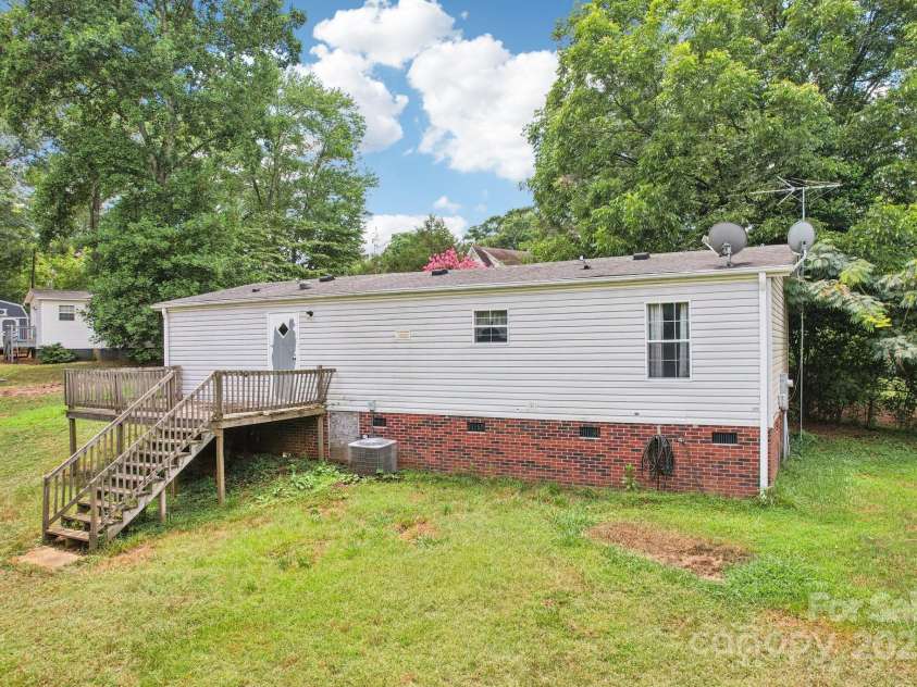 120 Rose Street, Gaffney, SC 29340.  MLS# CAR4281240, YatesRealty ID 32829. 