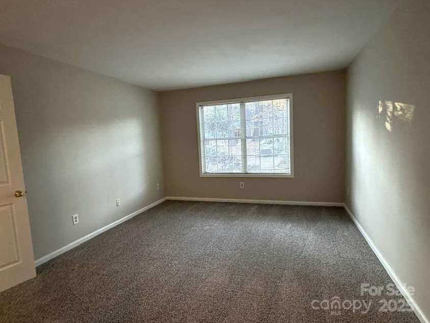 6017 Treetop Court, Charlotte, NC 28212.  MLS# CAR4200981, YatesRealty ID 3283. Primary Bedroom
