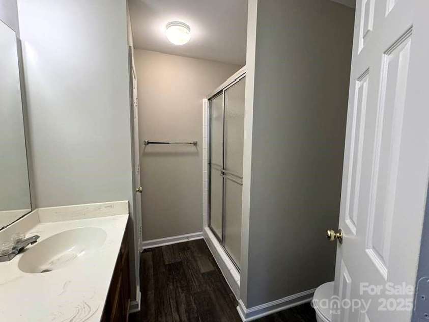 6017 Treetop Court, Charlotte, NC 28212.  MLS# CAR4200981, YatesRealty ID 3283. Primary Ensuite