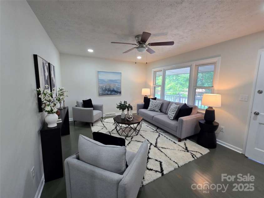 125 Bridges Circle, Kings Mountain, NC 28086.  MLS# CAR4293396, YatesRealty ID 32830. 