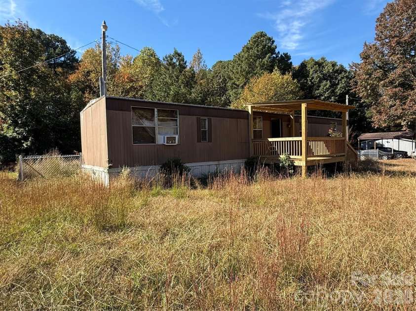 5027 Lineberger Loop Road, Denver, NC 28037.  MLS# CAR4396367, YatesRealty ID 32830. 